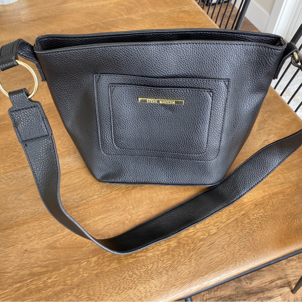 Steve Madden black pebbled leather purse